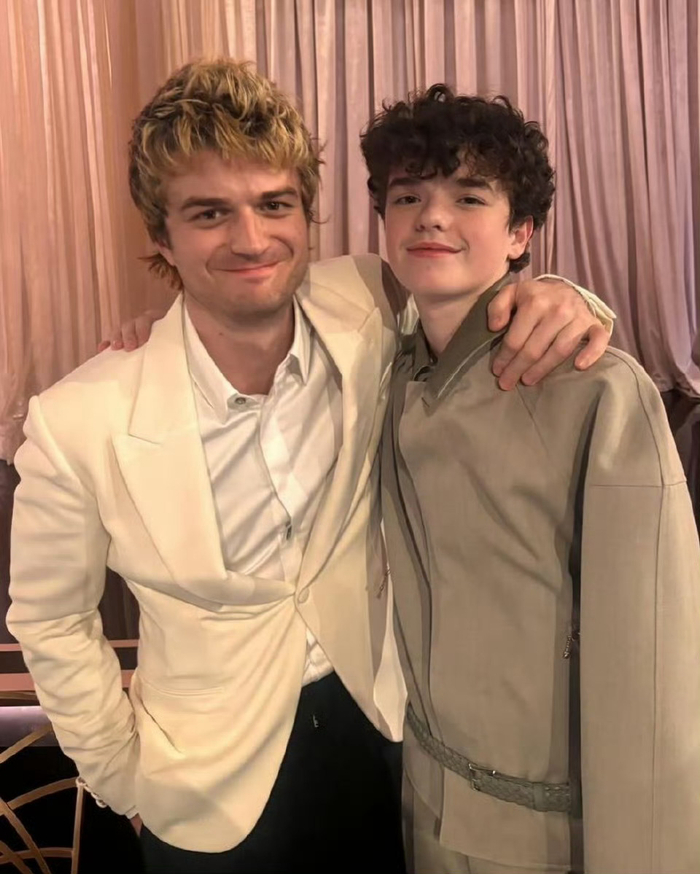 世俱杯下注-欧文·库珀金球奖追星合影|金球奖颁奖典礼|颁奖典礼_新浪体育_新浪新闻