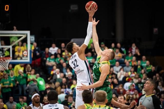 世俱杯下注-国家队首秀轻松砍下20+9 文班亚马直言受科比激励