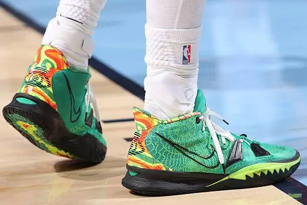 世俱杯买球-约翰逊穿着Kyrie7，砍下32分15篮板8助攻1抢断